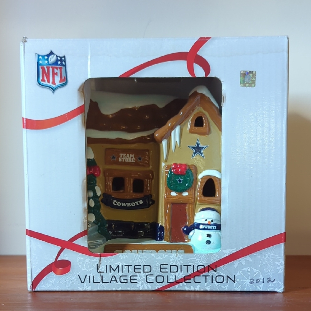 Forever Collectables Limited Edition Village Collection NFL COWBOYS 🎄